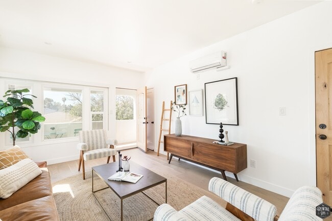 Building Photo - 5847 1/2 Ernest Ave-