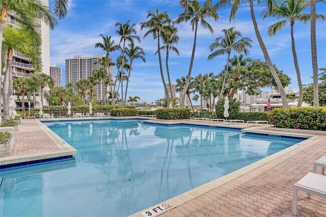Building Photo - 3610 Yacht Club Dr