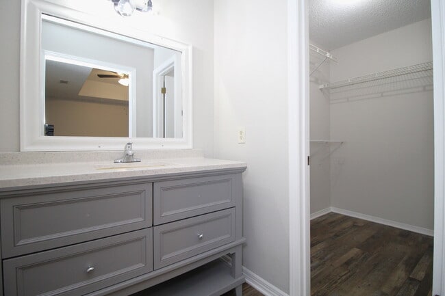 Building Photo - 2-Story Townhome with Open Layout, Balcony...