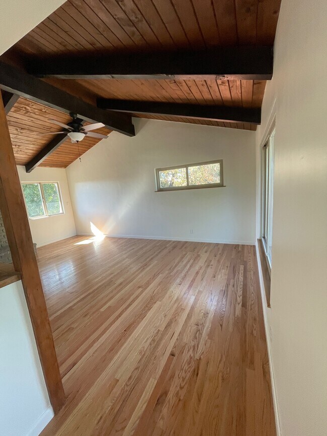 Building Photo - 576 Blaisdell Dr