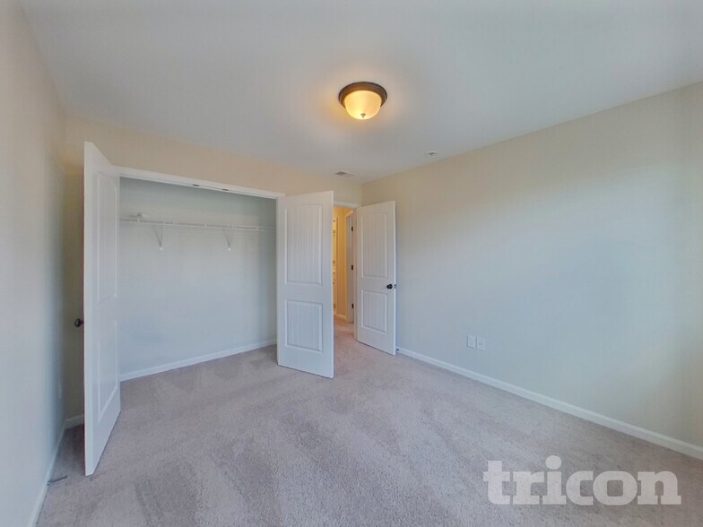 Building Photo - 437 N Ivestor Ct