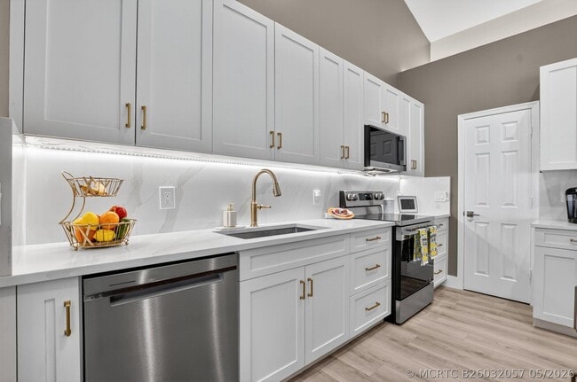 Building Photo - 5801 Coach House Cir