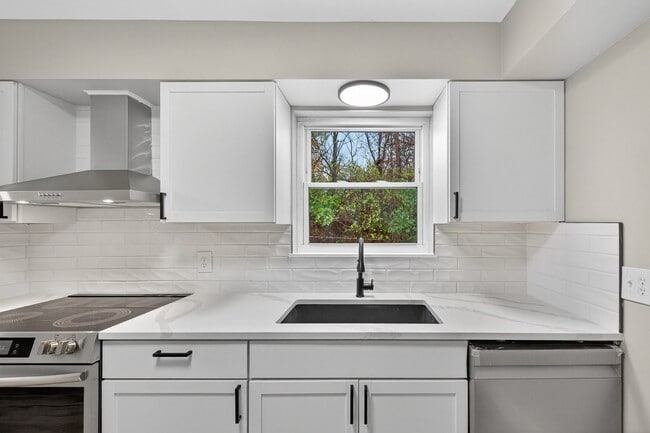 Building Photo - 5737 Kroegermount Dr