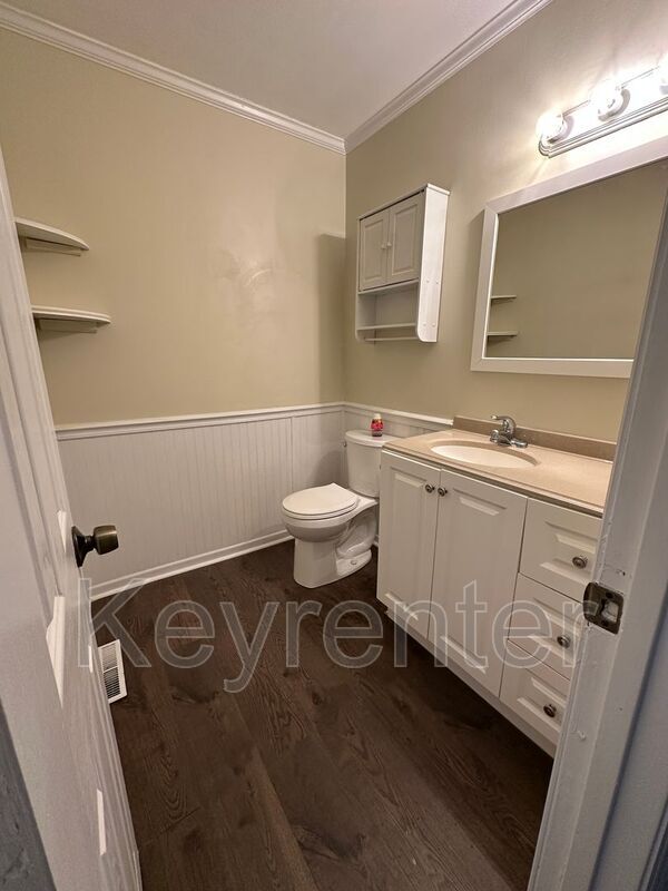 Building Photo - 300 Jefferson Ln