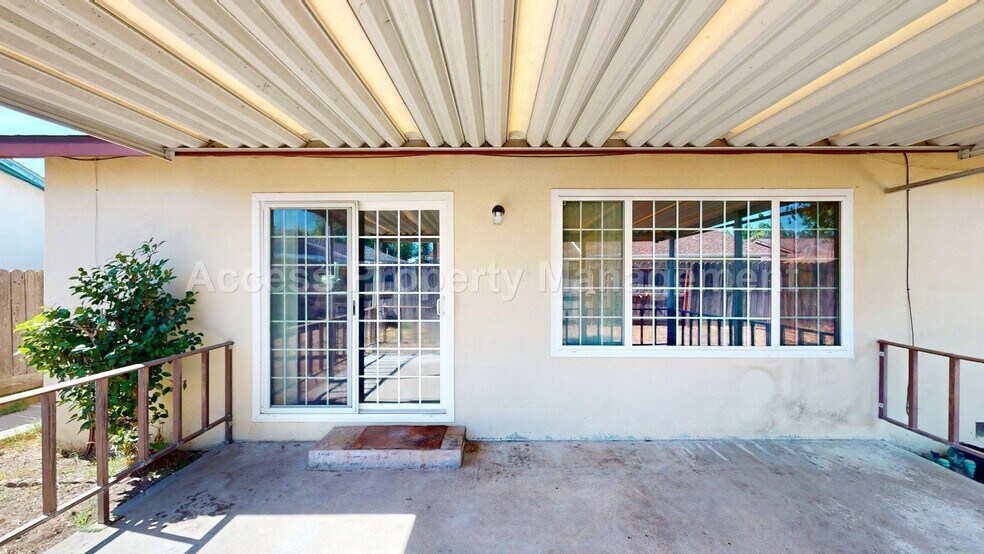 Building Photo - 1441 Montclair Dr