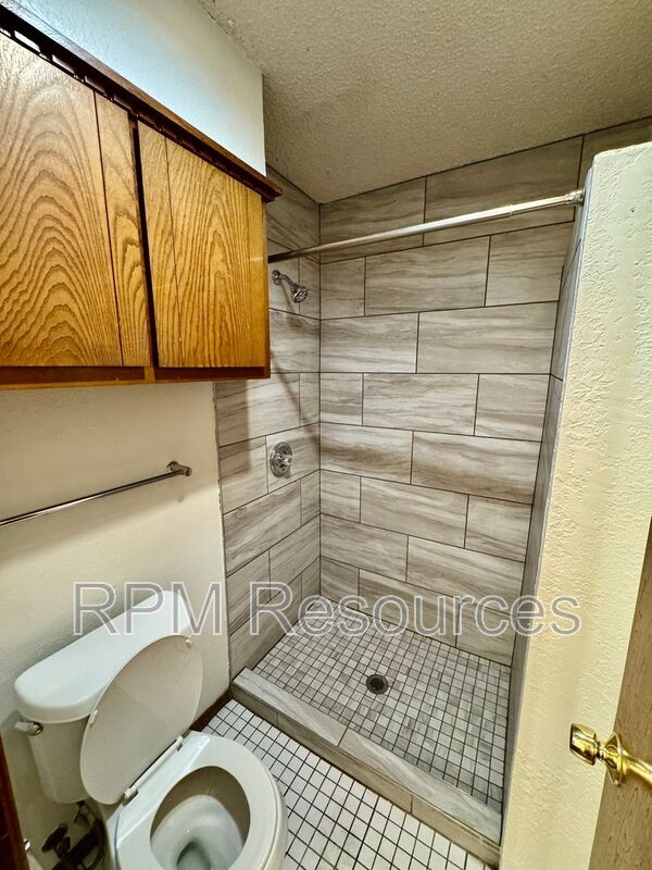 Building Photo - 7002 Woodlake Dr
