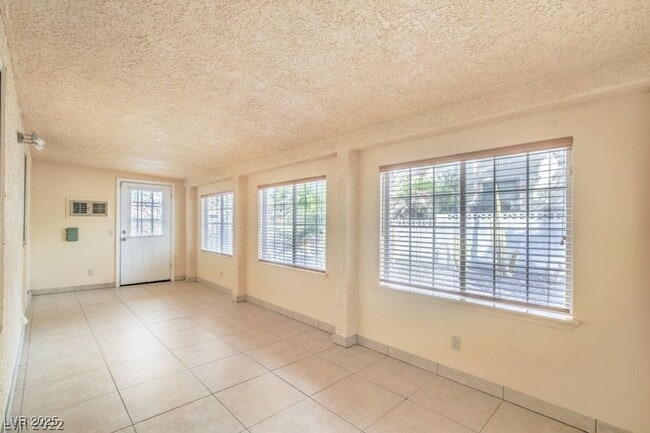 Building Photo - Gated Community, 1-Story, 3 Bedrooms Home ...