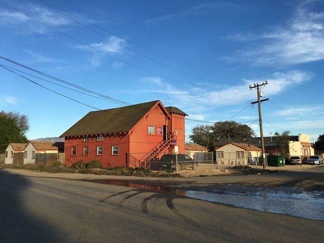 Primary Photo - 35151 Lucerne Rd