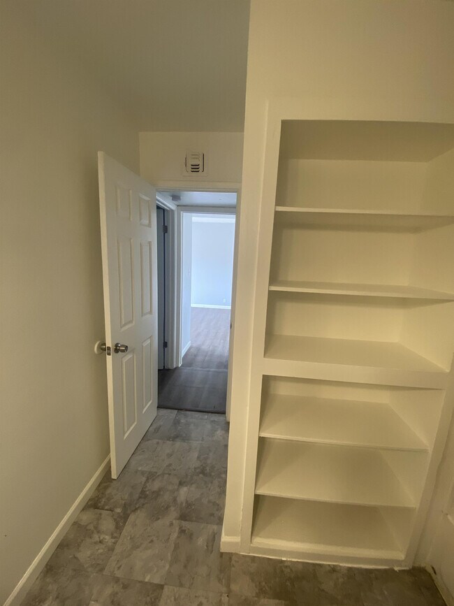 Building Photo - 1802 E Virginia Ave