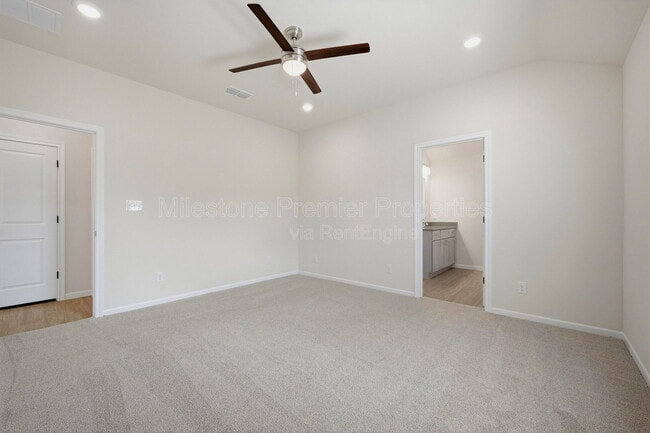 Building Photo - 1819 Boxwood Dr