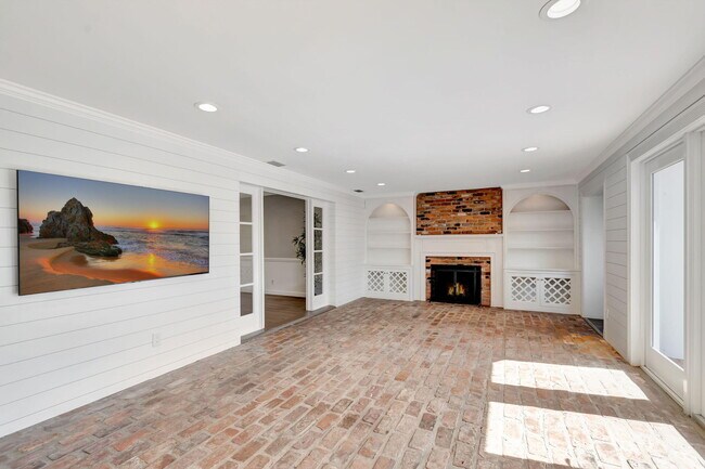 Building Photo - 2020 NW 3rd Ave