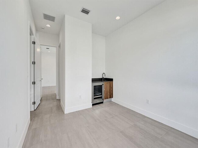 Building Photo - 5736 SW 104th Terrace
