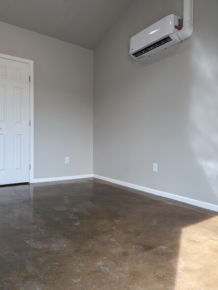 Building Photo - 651 S Union St