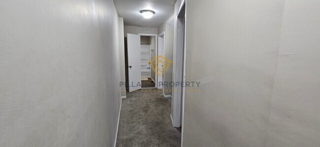 Building Photo - 933-935 N Dearborn St