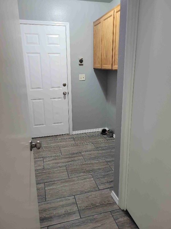 Building Photo - 1926 SW Reindeer Ave