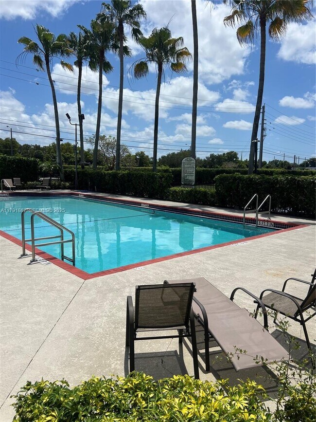 Building Photo - 5357 SW 125th Ave