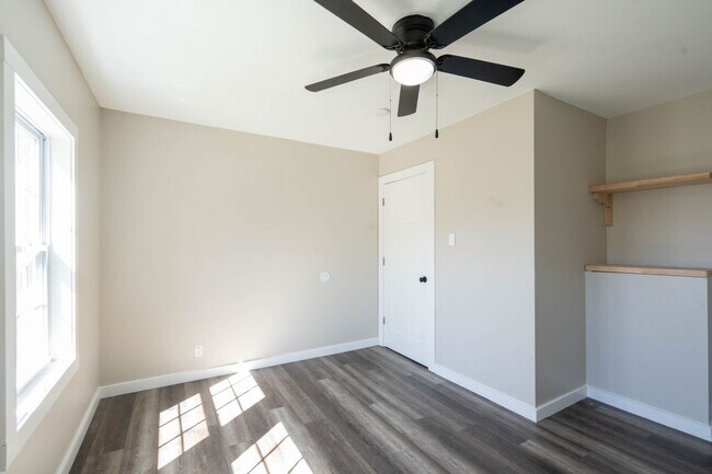 Building Photo - Newly renovated 3 bed and 1 bath house in kingsport
