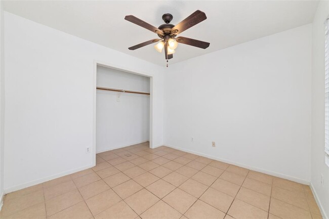 Building Photo - 1106 N Rock Dr