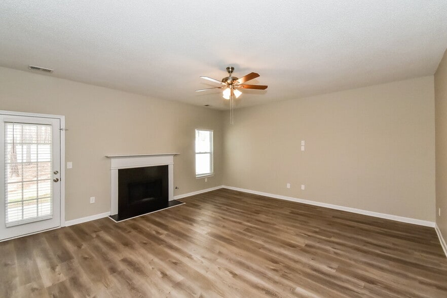 Building Photo - 146 Edison Dr