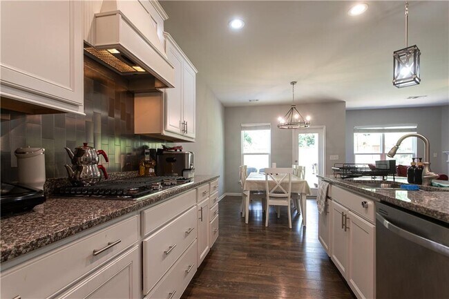 Building Photo - 302 Pebblestone Ln