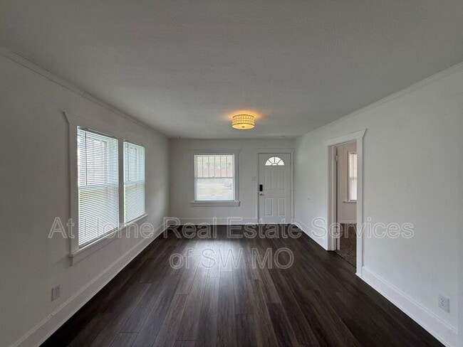 Building Photo - 1021 W Turner St