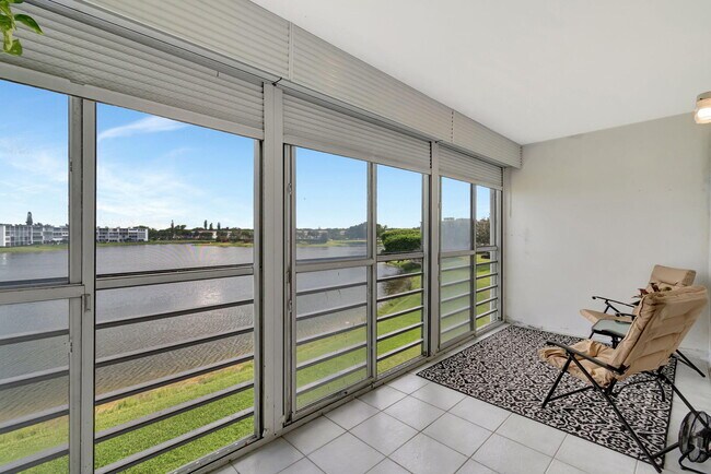 Building Photo - 3031 Cornwall B