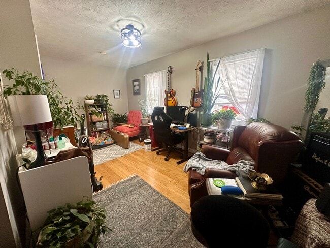 Building Photo - Charming Home in Radford