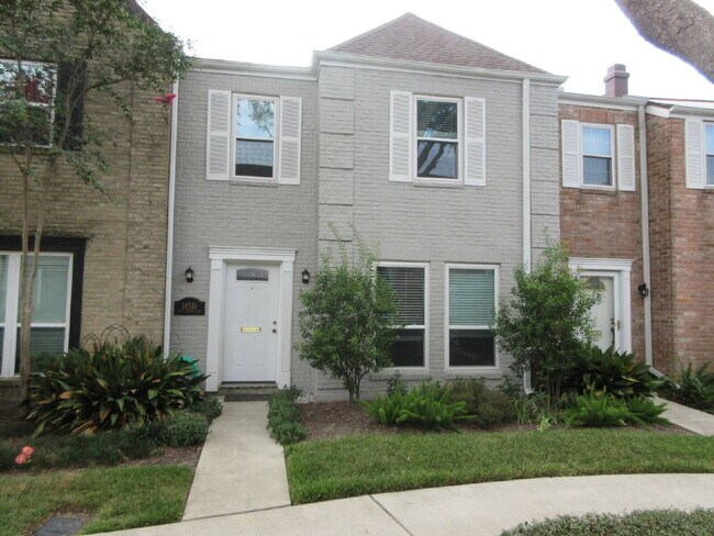 Building Photo - This charming 3-bedroom, 2.5-bath townhome in Memorial Club!