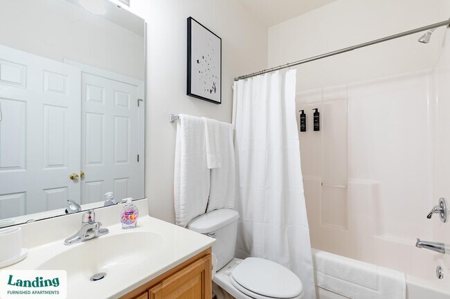 Building Photo - 2118 Silvercrest Dr