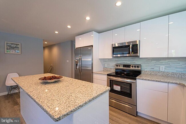 Building Photo - 808 W Norris St