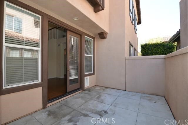 Building Photo - 33 Wonderland