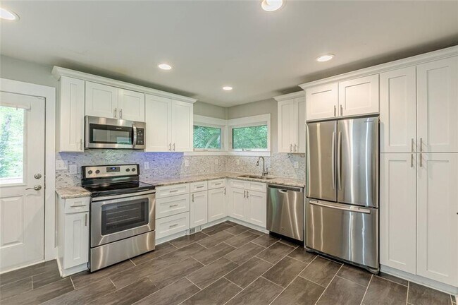 Building Photo - 2314 Bryant Dr
