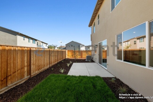 Building Photo - 3335 Cascade Dr