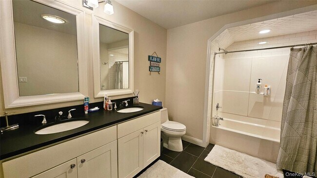 Building Photo - 11 John St