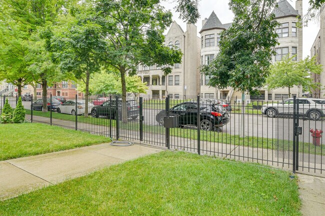 Building Photo - 3975 S Ellis Ave