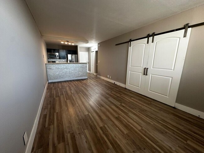 Building Photo - 1 Bed / 1 Bath Condo in Goral Springs, Ava...