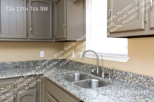 Building Photo - 724 13th Terrace NW