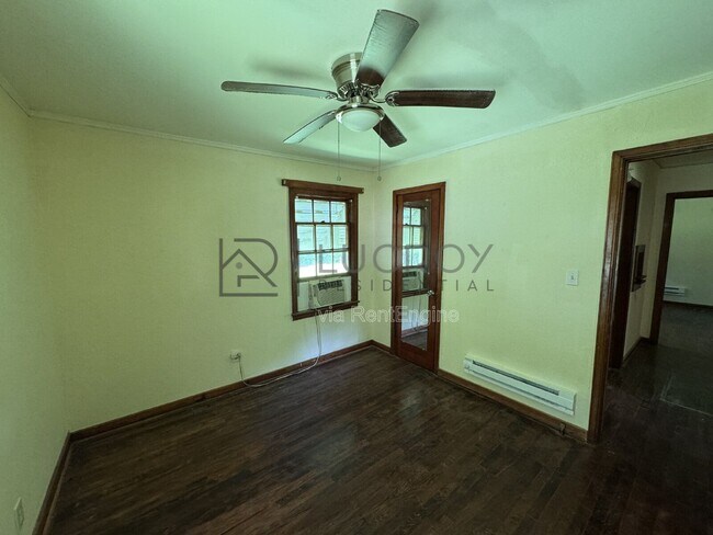 Building Photo - 3148 Sylvester Dr