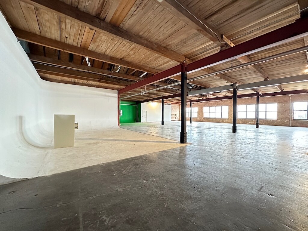 Building Photo - 3134 W Carroll Ave