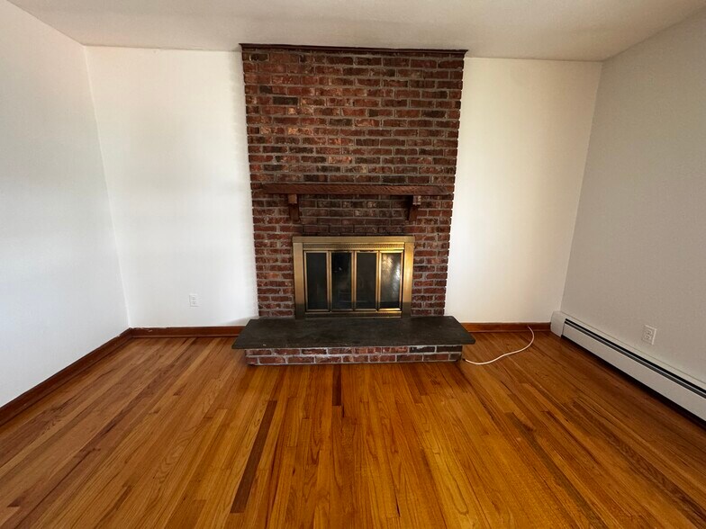 Building Photo - 430 Wiklund Ave