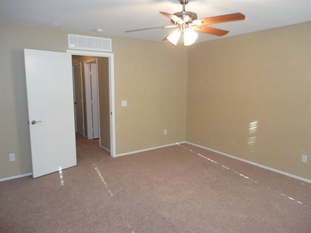Building Photo - 1054 S Clancy