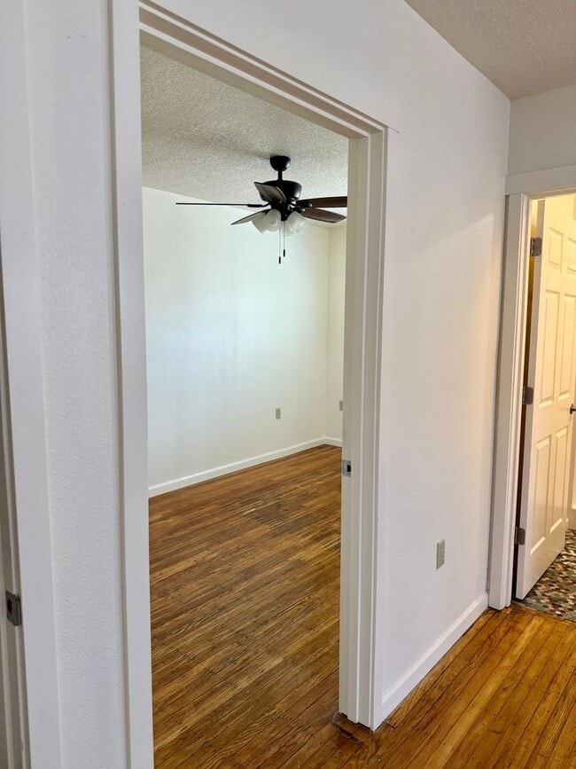 Building Photo - 1 Bedroom Sellwood