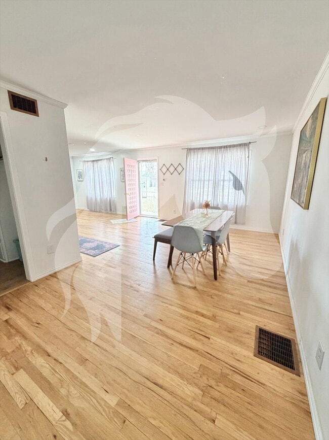 Building Photo - "Furnished 2-Bedroom Enid Retreat with Vintage Charm!"