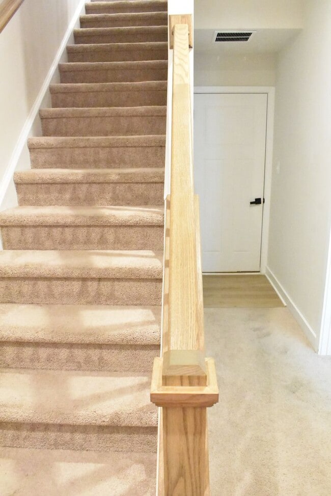 Building Photo - Fantastic Fredericksburg Townhome!