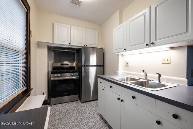 Building Photo - 1401 E Breckinridge St