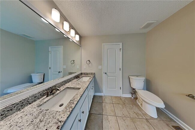 Building Photo - 42 Oak Springs Ln