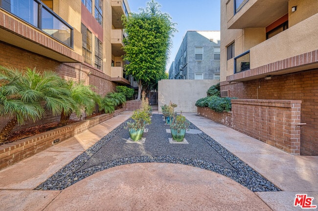 Building Photo - 235 S Tower Dr