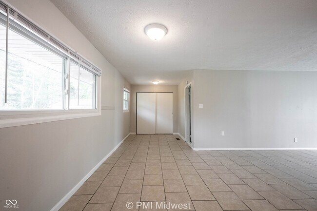 Building Photo - 5925 Sunwood Dr