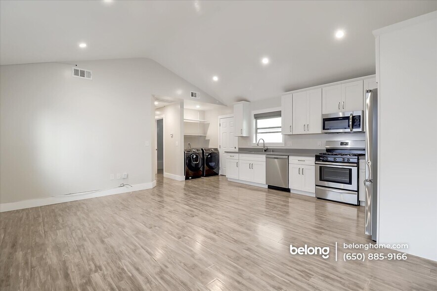 Building Photo - 683 Harbour Way