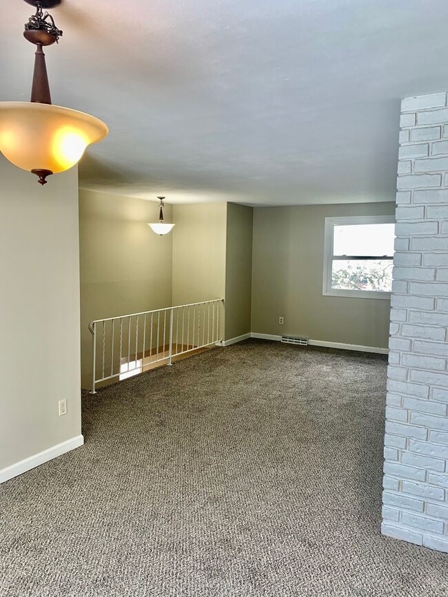 Building Photo - 8038 Evesborough Dr
